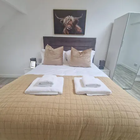 Flat 2 Eskholme - *